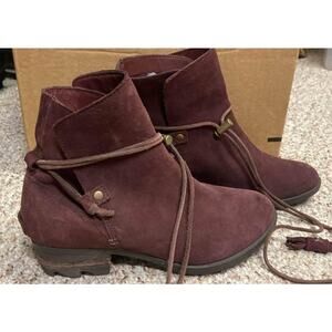 NEW Sorel Farah Short Waterproof Purple Suede Boots Womens Sz 7 Slight Heel